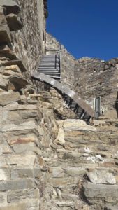 Tour Carrée de Colombières-sur-Orb : l'escalier extérieur