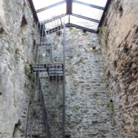 Tour Carrée de Colombières rénovée : le mur Nord vu de l'intérieur